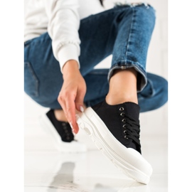 TRENDI Schwarze Turnschuhe auf der Plattform 1