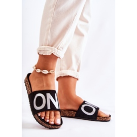 PE1 Klassische Slip-On-Hausschuhe mit schwarz-silberner Bahari-Inschrift 1