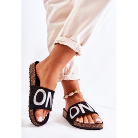 PE1 Klassische Slip-On-Hausschuhe mit schwarz-silberner Bahari-Inschrift 2