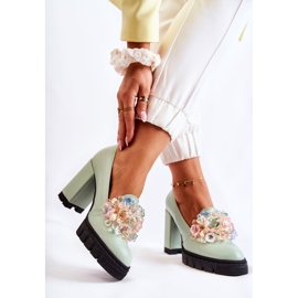 PA2 Elegante Pumps mit glattem grünem Caterine-Ornament 2