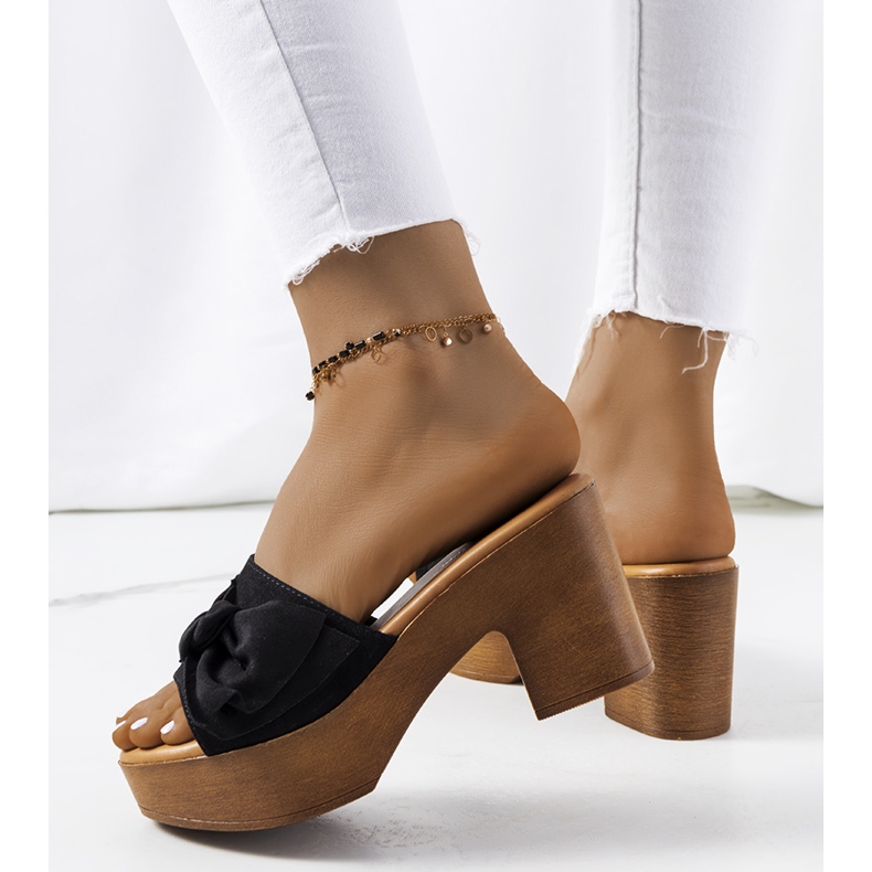 Schwarze hochhackige Sarthe-Hausschuhe 1