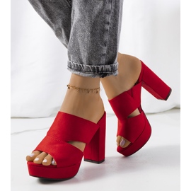 Rote Flip-Flops am Hornpfosten 1