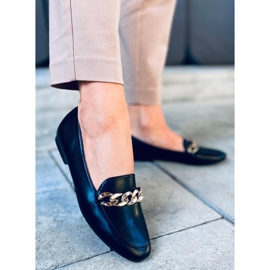 Schwarze Loafer von Addison mit Kette 1