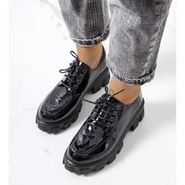 Schwarz lackierte Damenschuhe von Donker 1