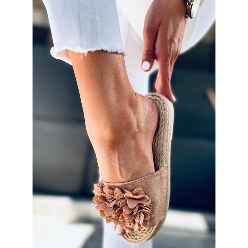 Floral Fiesta Primrose Camel Pantoffeln beige 1