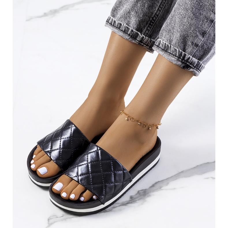 Schwarze, gesteppte Hassell-Hausschuhe 1