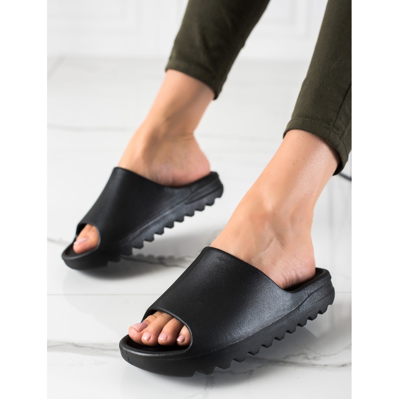 Seastar Bequeme schwarze Hausschuhe 1