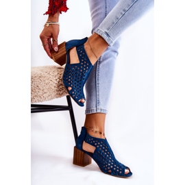 Durchbrochene Stiefel auf einem Pfosten Maciejka 04593-17 Marineblau 1
