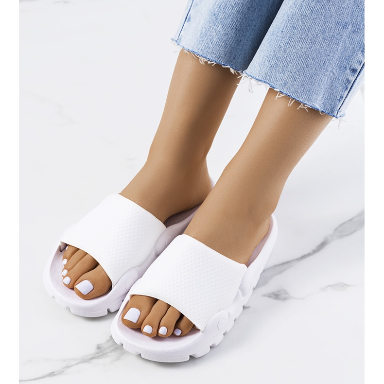 Weiße Distant-Hausschuhe für Damen 1