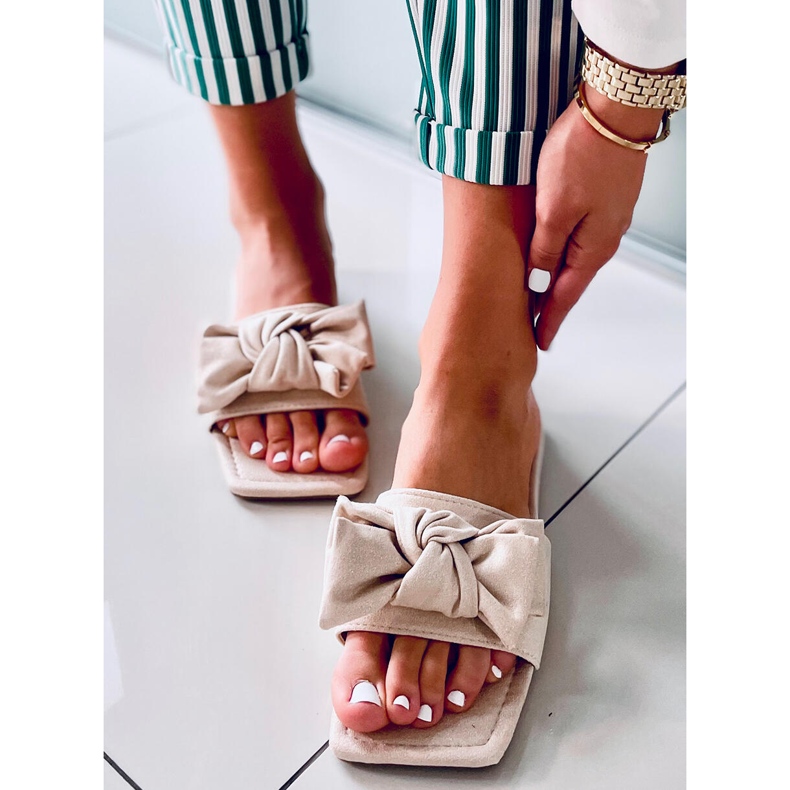 Nisha Pantoletten mit quadratischer Sohle in Beige 1