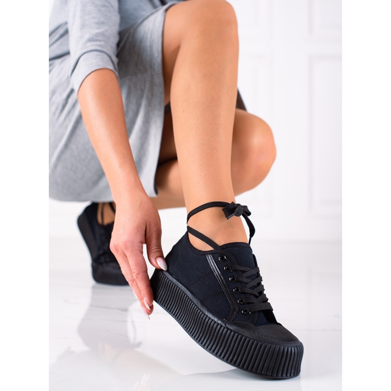 SHELOVET Turnschuhe auf einer breiten Plattform schwarz 1