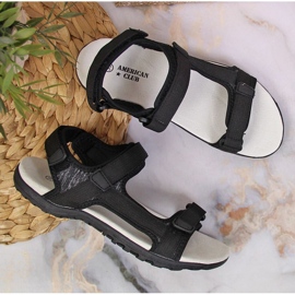 Sportliche Sandalen mit schwarzem Klettverschluss im American Club 2
