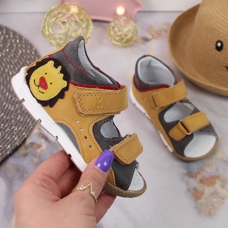 Sandalen mit Klettverschluss Kornecki Jr KOR6867 Kamel braun 1