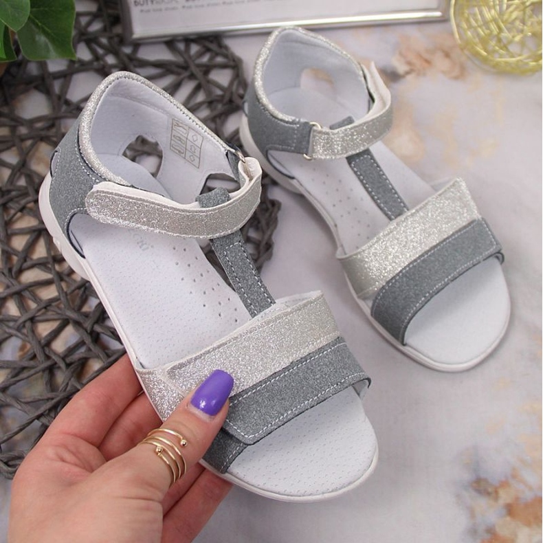 Sandalen mit Klettverschluss Kornecki Jr KOR6323 Silber ['silber'] 1