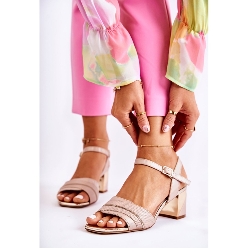 Sergio Leone Ledersandalen auf einer Stange in Golden Beige Corane 1