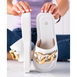 SHELOVET Modische Hausschuhe mit Kette weiß 1