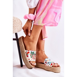 FS3 Flip Flops auf der Plattform mit weißen Malia-Blumen 2