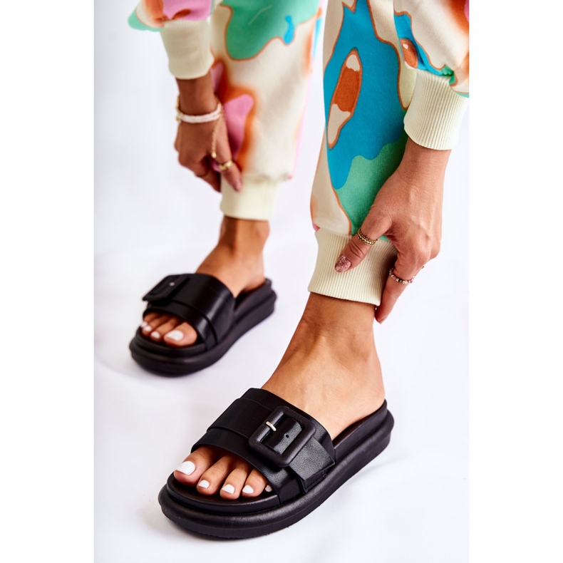 Schwarze Damenhausschuhe mit Schnalle Devia 1