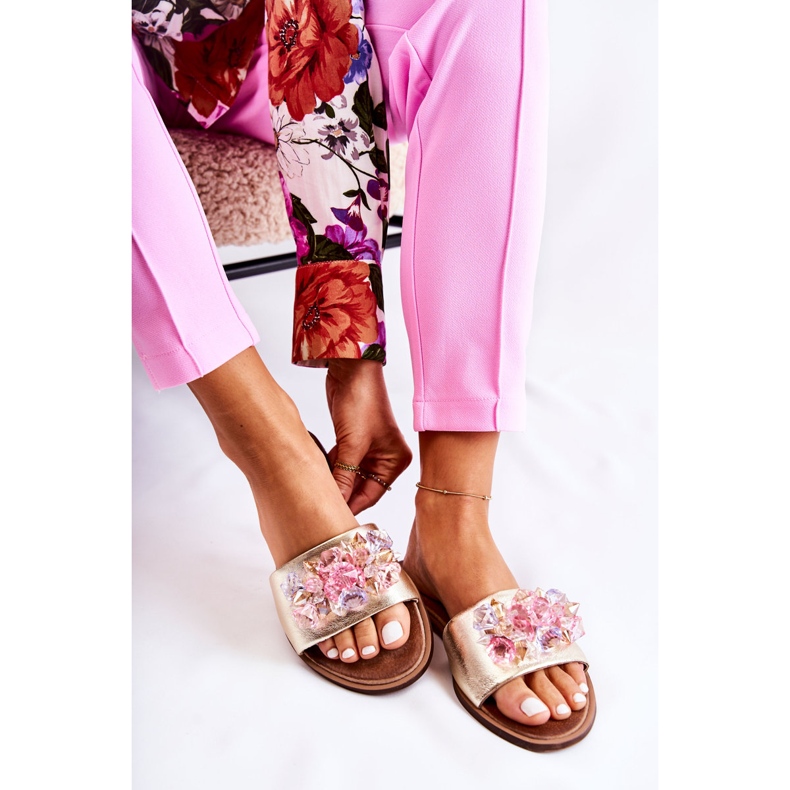 Damenhausschuhe aus Leder mit goldener Verzierung Nicole 2726 2