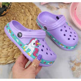Violette American Club Hausschuhe mit Einhorn lila 1