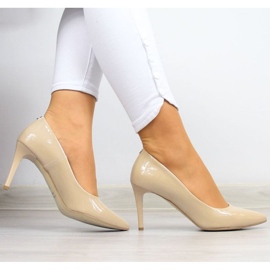 Pumps auf Pfennigabsatz beige lackiert W Juma 2