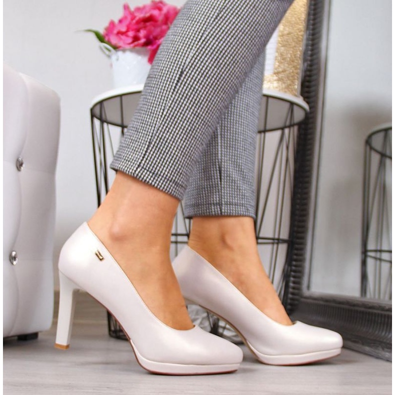 Pumps auf einer Plattform perlbeige W Sergio Leone 2