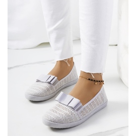 Zorda grau durchbrochene Turnschuhe 1