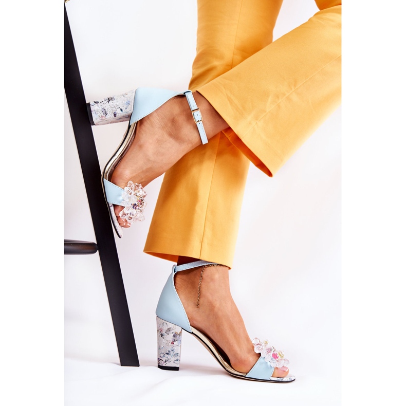 PA2 Ledersandalen auf einer Stange mit blauen Velinda-Kristallen 1