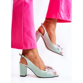 PA2 Modische Pumps aus Leder mit grüner Meriss-Verzierung 2