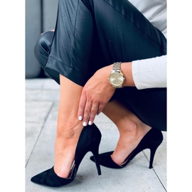 Pumps auf einem Carrie Black Stiletto-Absatz schwarz 1