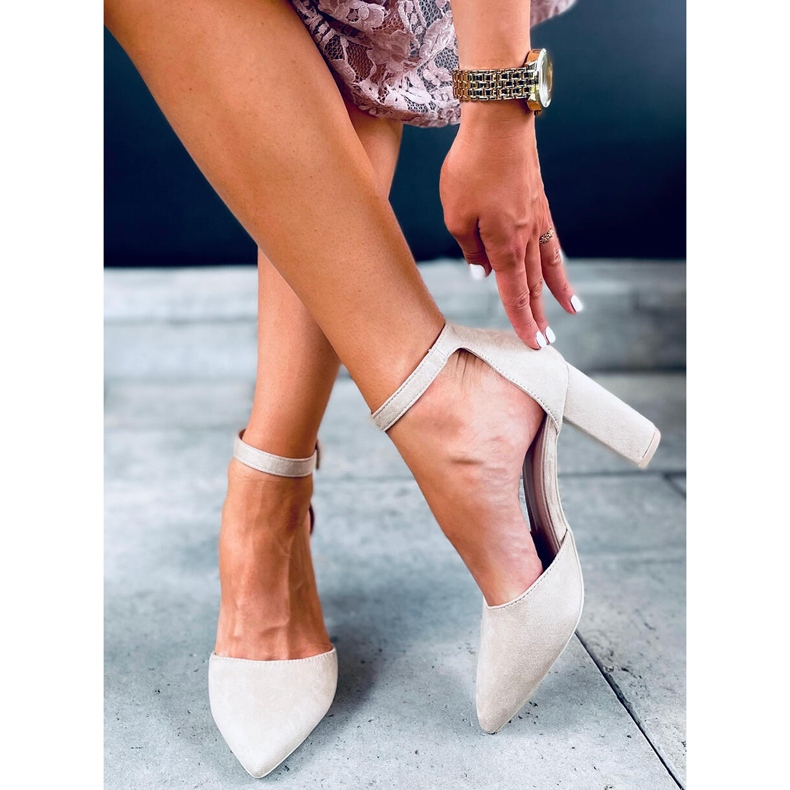 Pumps auf der Lauren Beige Post 1