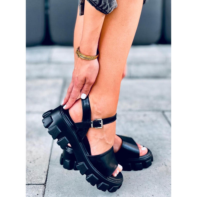 Sandalen auf einer dicken Saint Black-Sohle schwarz 2