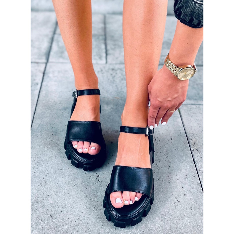 Sandalen auf einer dicken Saint Black-Sohle schwarz 1