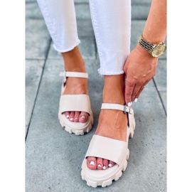 Sandalen auf einer dicken Saint-Beige-Sohle 2