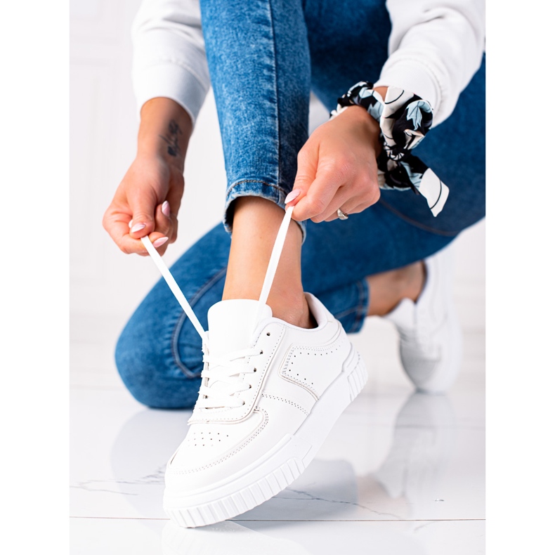 SHELOVET Weiße Turnschuhe 1