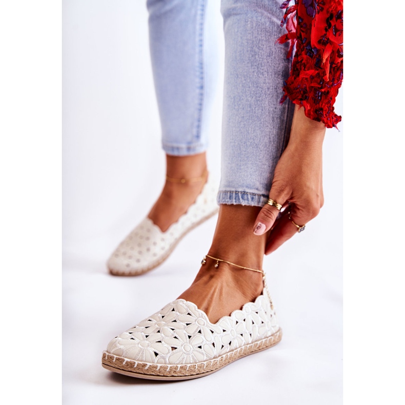 Damen-Slip-On-Ballerinas mit weißen Blumen 1