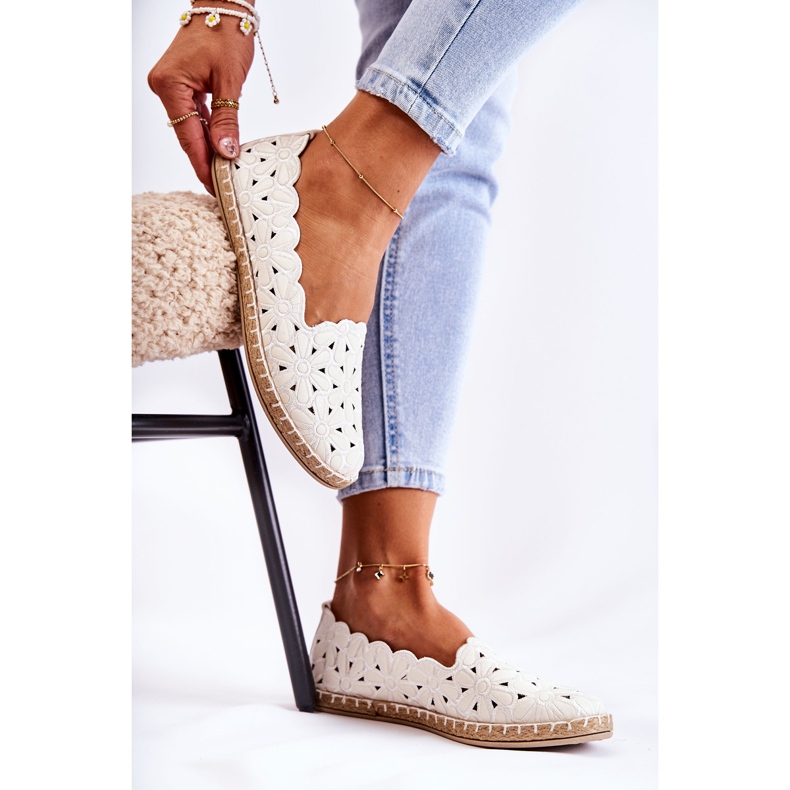 Damen-Slip-On-Ballerinas mit weißen Blumen 2