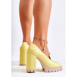 PA2 Modische Pumps auf einem massiven gelben Margott-Plateau 2