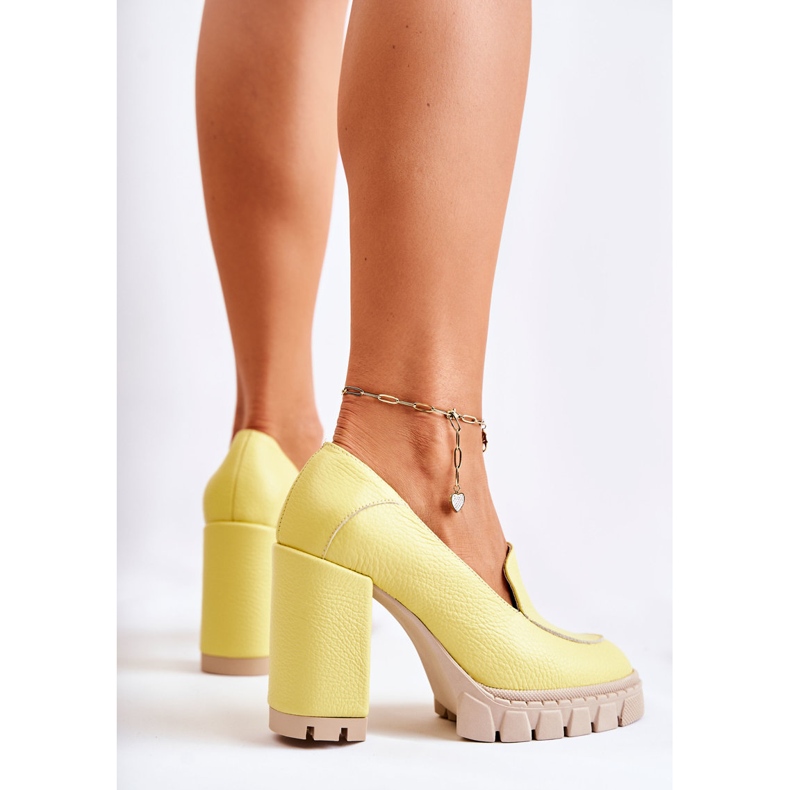 PA2 Modische Pumps auf einem massiven gelben Margott-Plateau 2