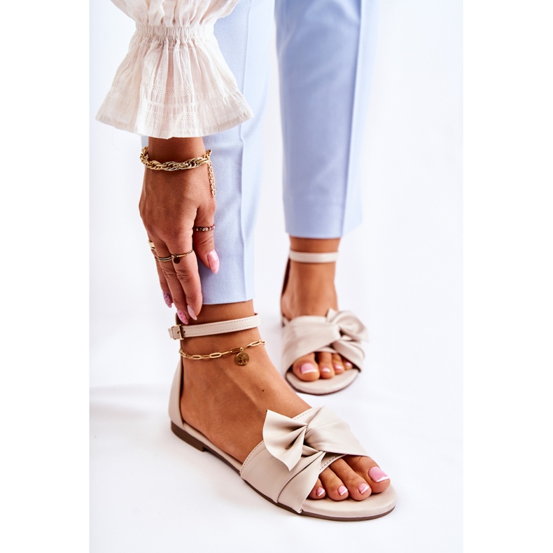 PE1 Modische beige Ledersandalen für Damen Astana 1