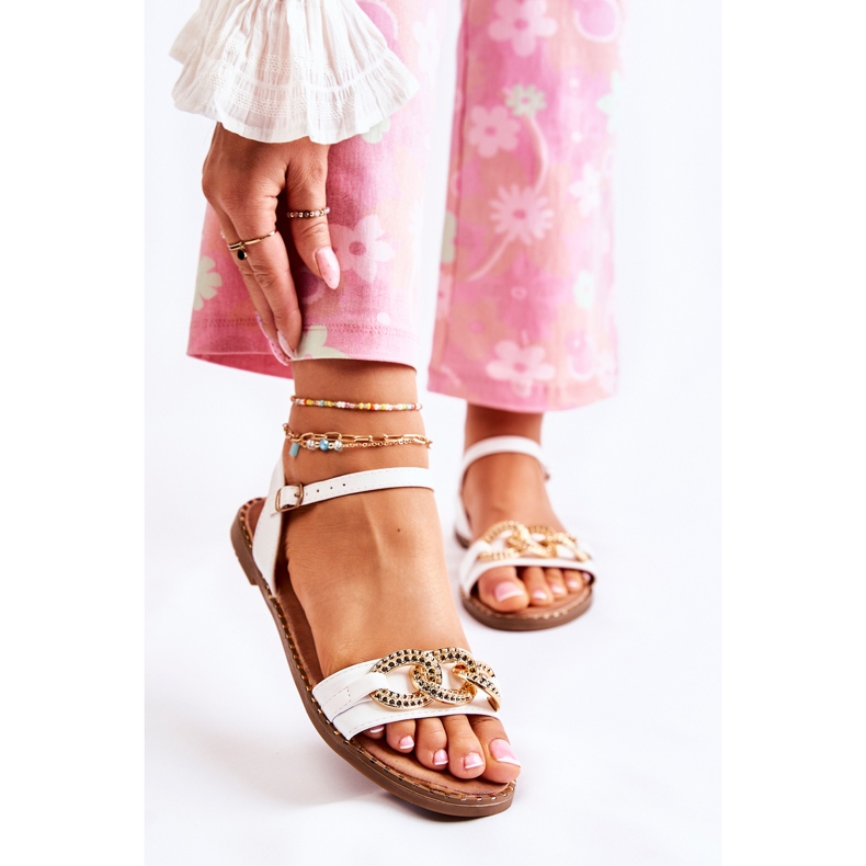 S.Barski Damensandalen auf flachen Absätzen mit einer weißen Minevra-Kette 2