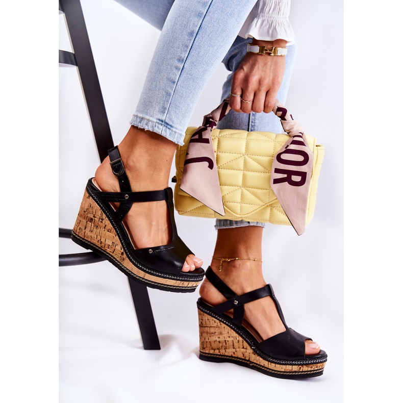 PG1 Klassische Keilsandalen aus schwarzem Leder Valorin 2