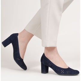 Marco Shoes Marineblaue Pumps mit Perforation für einen breiteren Fuß 2