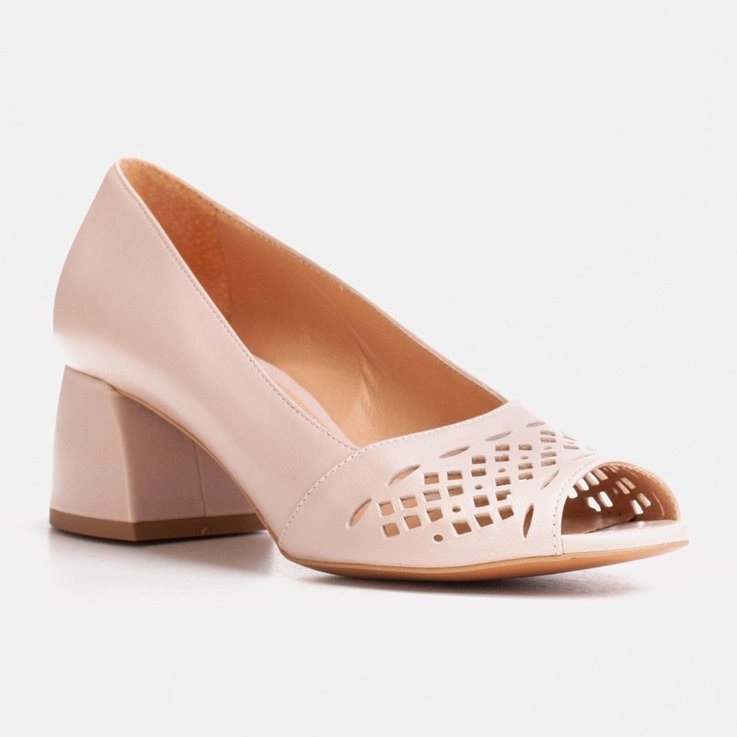 Marco Shoes Beige Pumps mit perforierter Front 1