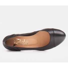 Radoskór Klassische schwarze Damenpumps für einen breiteren Fuß 1