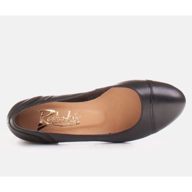 Radoskór Klassische schwarze Damenpumps für einen breiteren Fuß 1