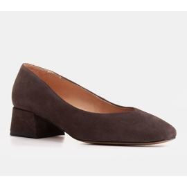 Marco Shoes Braune Wildlederpumps mit V-Ausschnitt 1