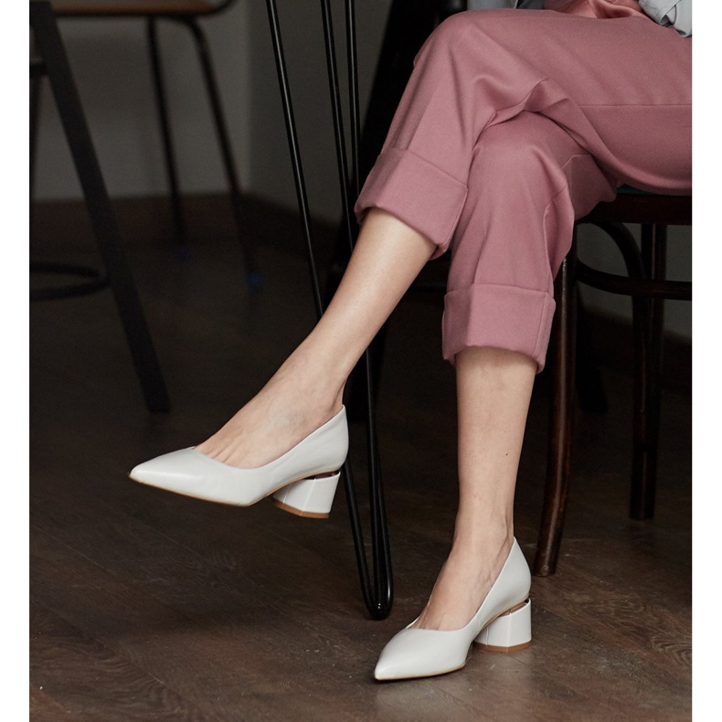 Marco Shoes Pumps aus metallic-grauem Leder mit goldenen Absätzen 1