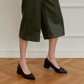 Marco Shoes Schwarze Pumps mit niedrigen Absätzen, Dekoration mit Jets 1