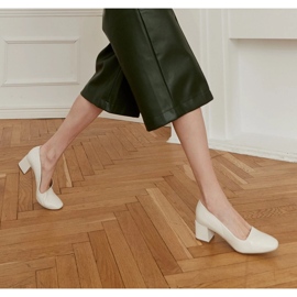 Marco Shoes Elegante weiße Pumps aus zartem Naturleder 1